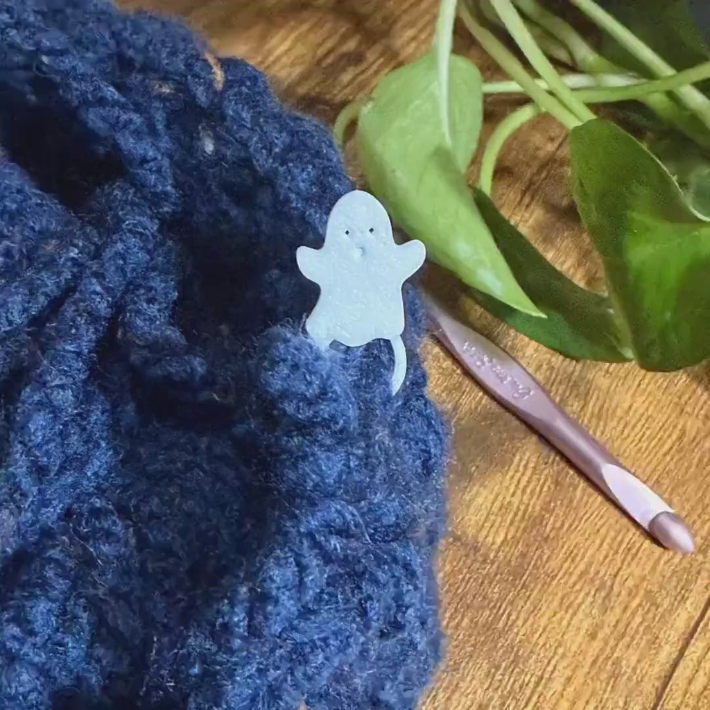 Stitch Marker Set of 8 White Ghosts, Crochet & Knitting Accessories, Progress Keepers for Yarn Lovers, Cute Stitch Markers